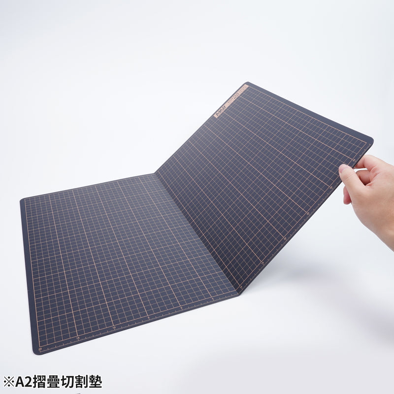 Madworks MH27 A2 Foldable Model Cutting Mat (White)