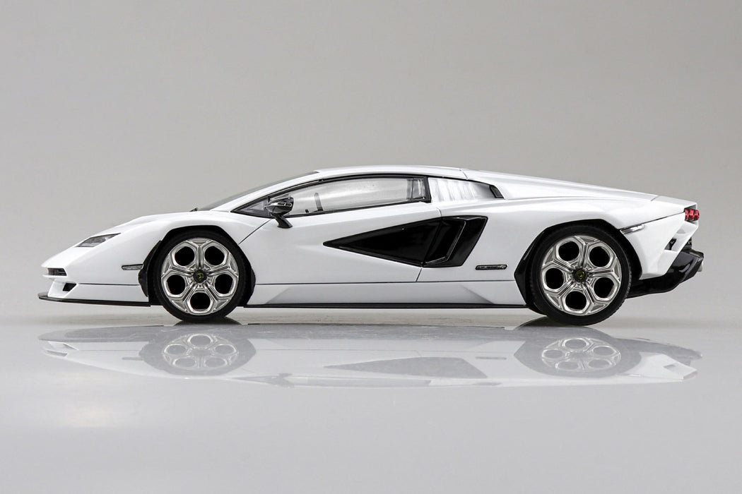 1/32 Lamborghini Countach LPI 800-4 (White) (Aoshima The Snap Kit Series No.19A)