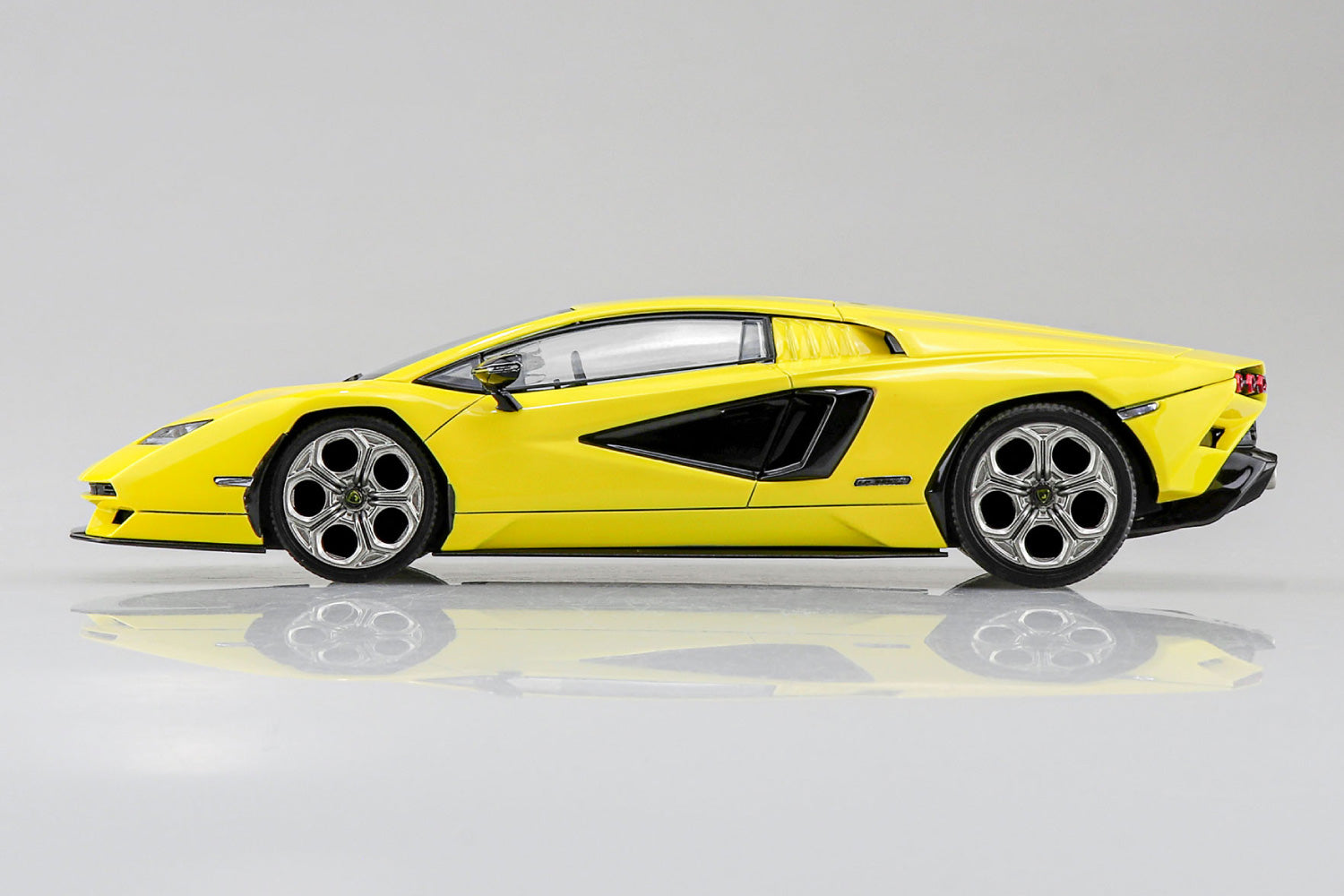 1/32 Lamborghini Countach LPI 800-4 (Yellow) (Aoshima The Snap Kit