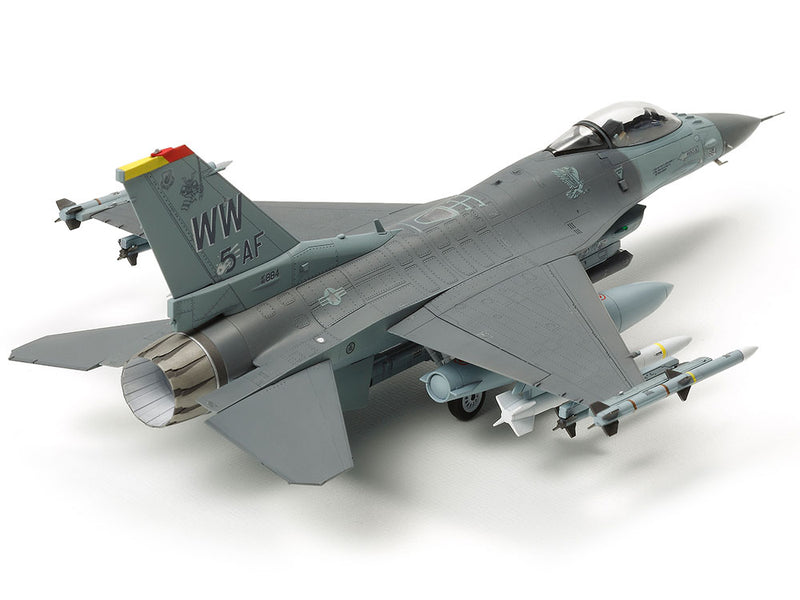 1/72 Lockheed Martin F-16CJ [Block 50] Fighting Falcon with Full Equipment (Tamiya War Bird Collection No.88)
