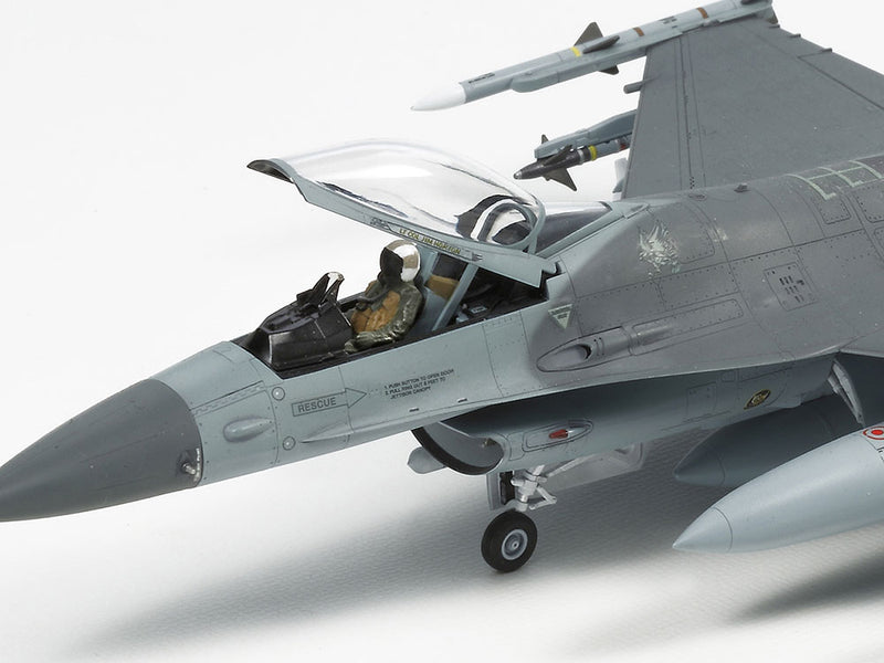 1/72 Lockheed Martin F-16CJ [Block 50] Fighting Falcon with Full Equipment (Tamiya War Bird Collection No.88)