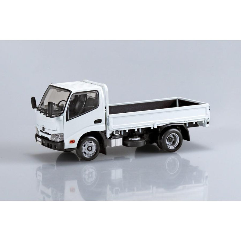 1/32 Hino Dutro Truck (White) (Aoshima The Snap Kit Series No.23-WE)
