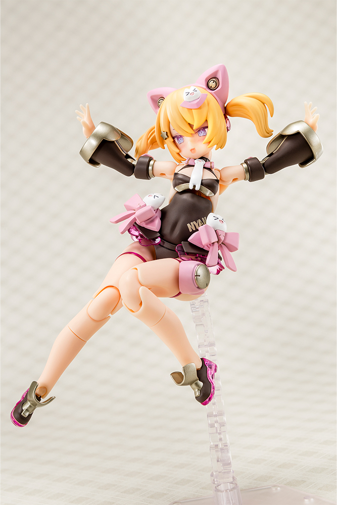 Megami Device 1/1 26.1 PUNI☆MOFU KURO MAO