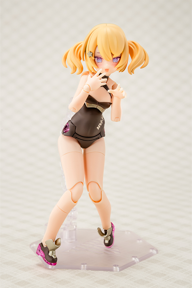 Megami Device 1/1 26.1 PUNI☆MOFU KURO MAO