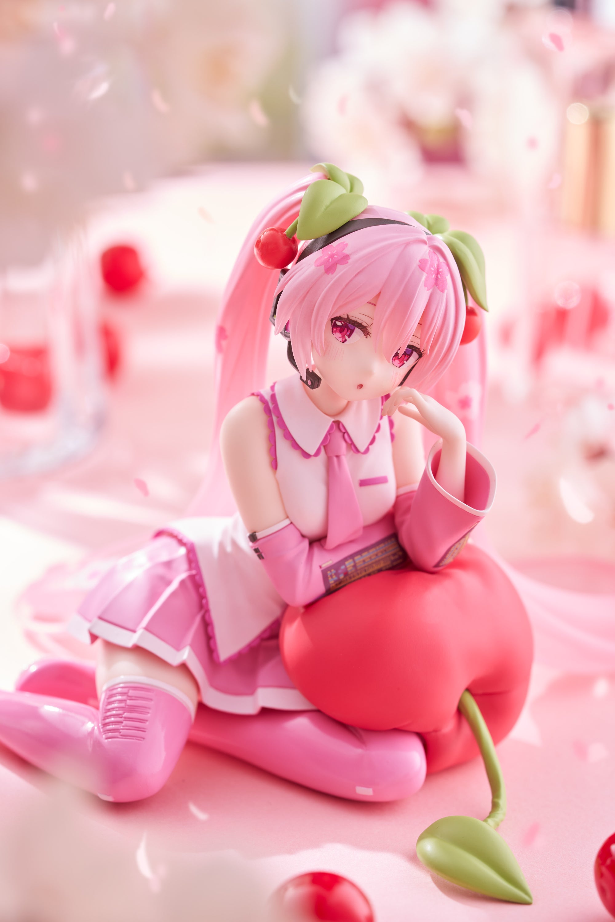 Taito Desktop Cute Figure - Hatsune Miku - Cherry Cushion Ver