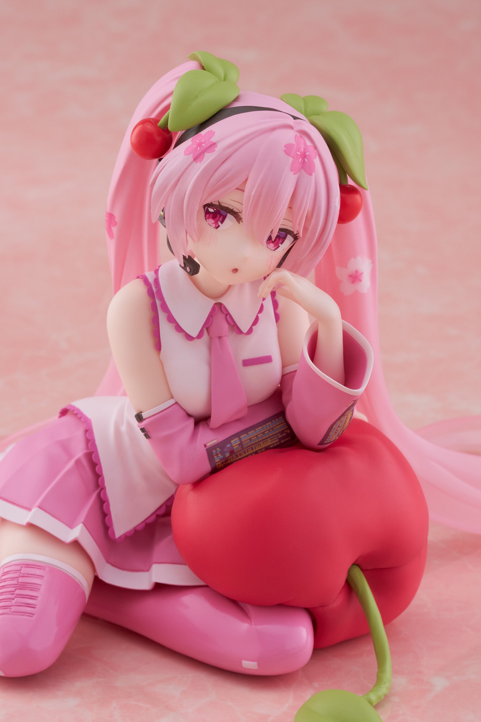 Taito Desktop Cute Figure - Hatsune Miku - Cherry Cushion Ver