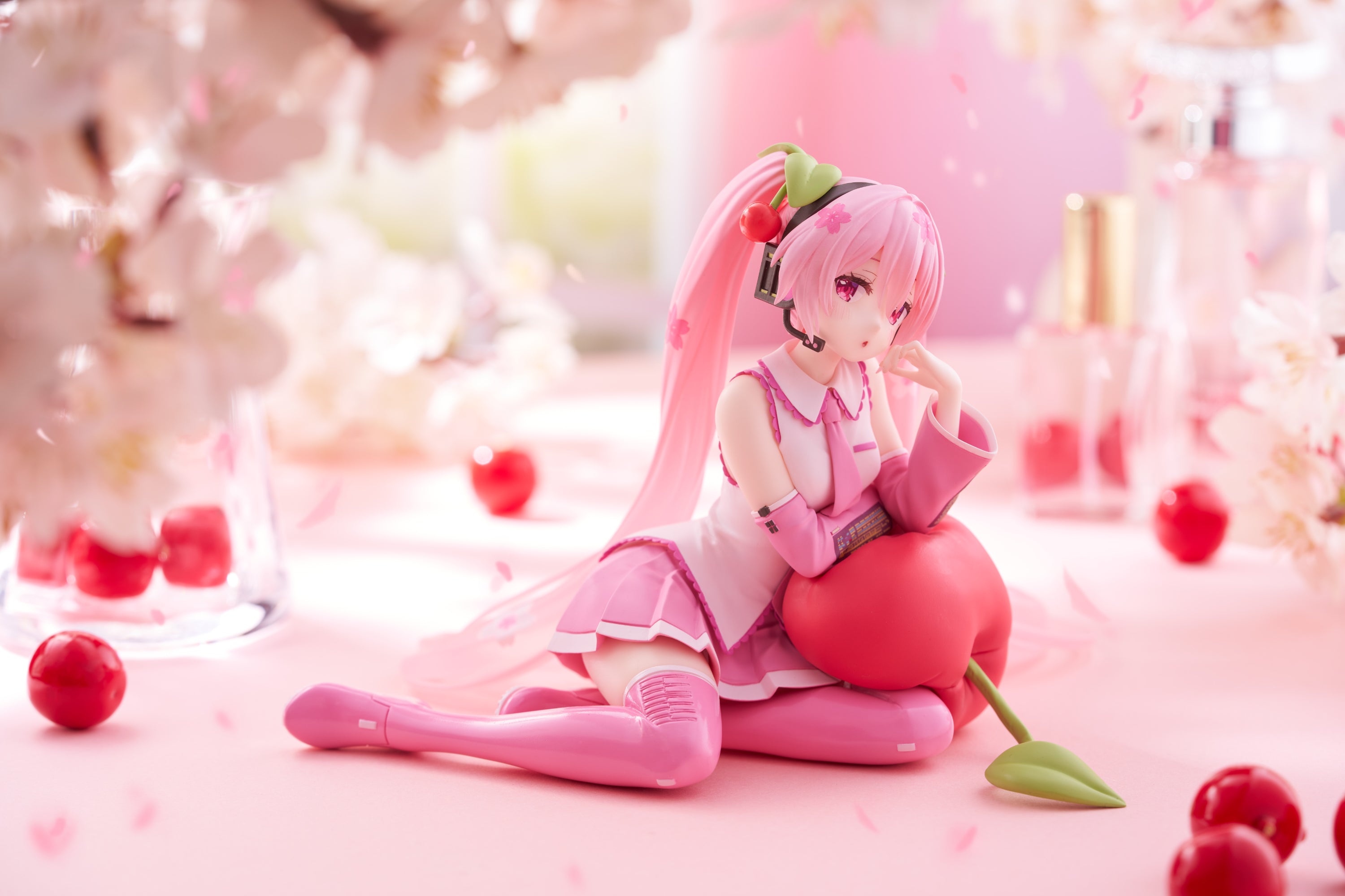 Taito Desktop Cute Figure - Hatsune Miku - Cherry Cushion Ver