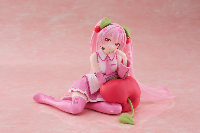 Taito Desktop Cute Figure - Hatsune Miku - Cherry Cushion Ver.