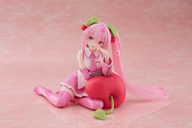 Taito Desktop Cute Figure - Hatsune Miku - Cherry Cushion Ver.
