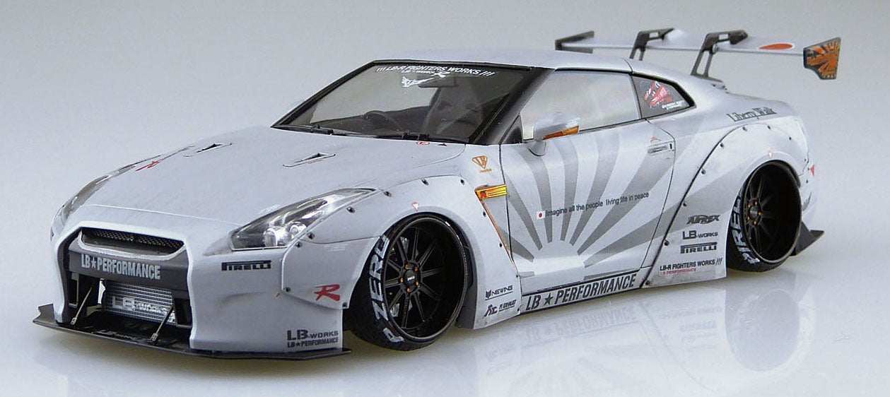 1/24 Nissan LB-Works R35 GT-R Ver.2 (Aoshima Liberty Walk Series 10)