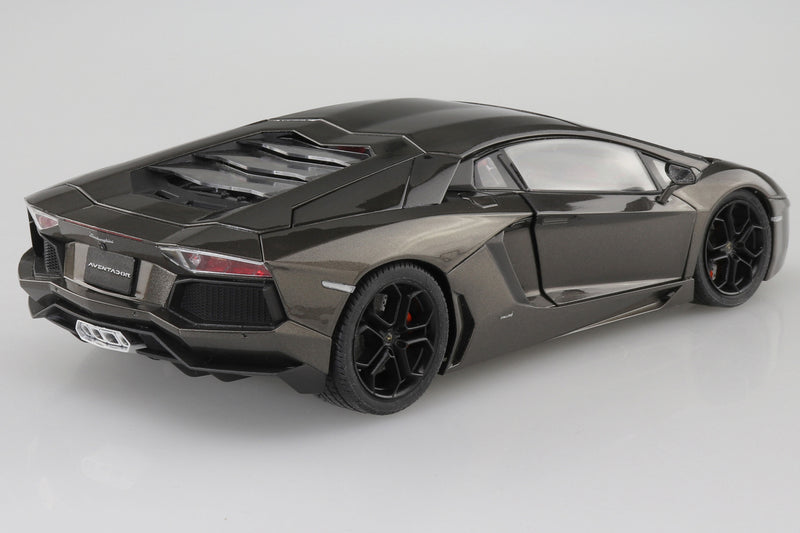 1/24 Pre-Painted Lamborghini Aventador Gun Metallic (Aoshima 1/24 Pre-Painted Series No.01-B)