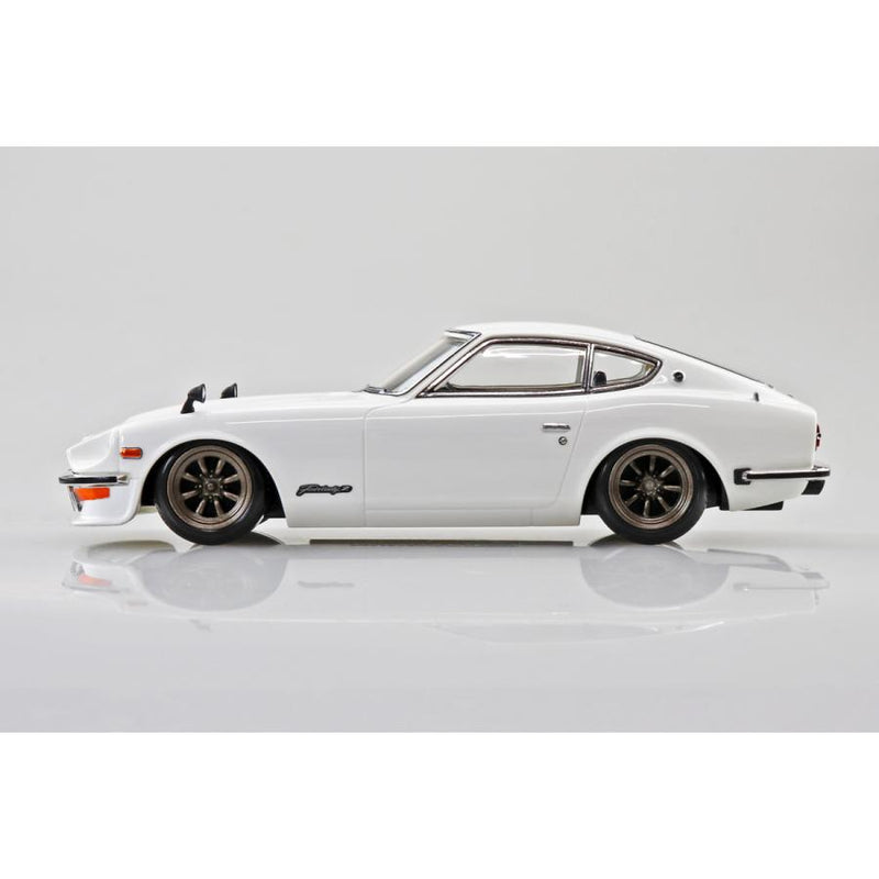 1/32 Nissan S30 Fairlady Z Custom (White) (Aoshima The Snap Kit Series No.15CU-WH)