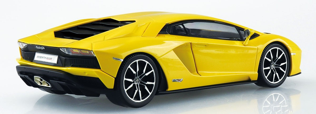 1/32 Lamborghini Aventador S (Pearl Yellow) (Aoshima The Snap Kit Series No.12B)
