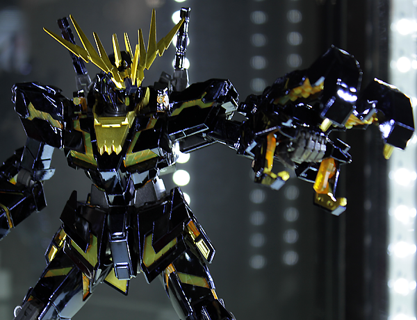 Master Grade (MG) 1/100 RX-0 Unicorn Gundam 02 Banshee Titanium Finish