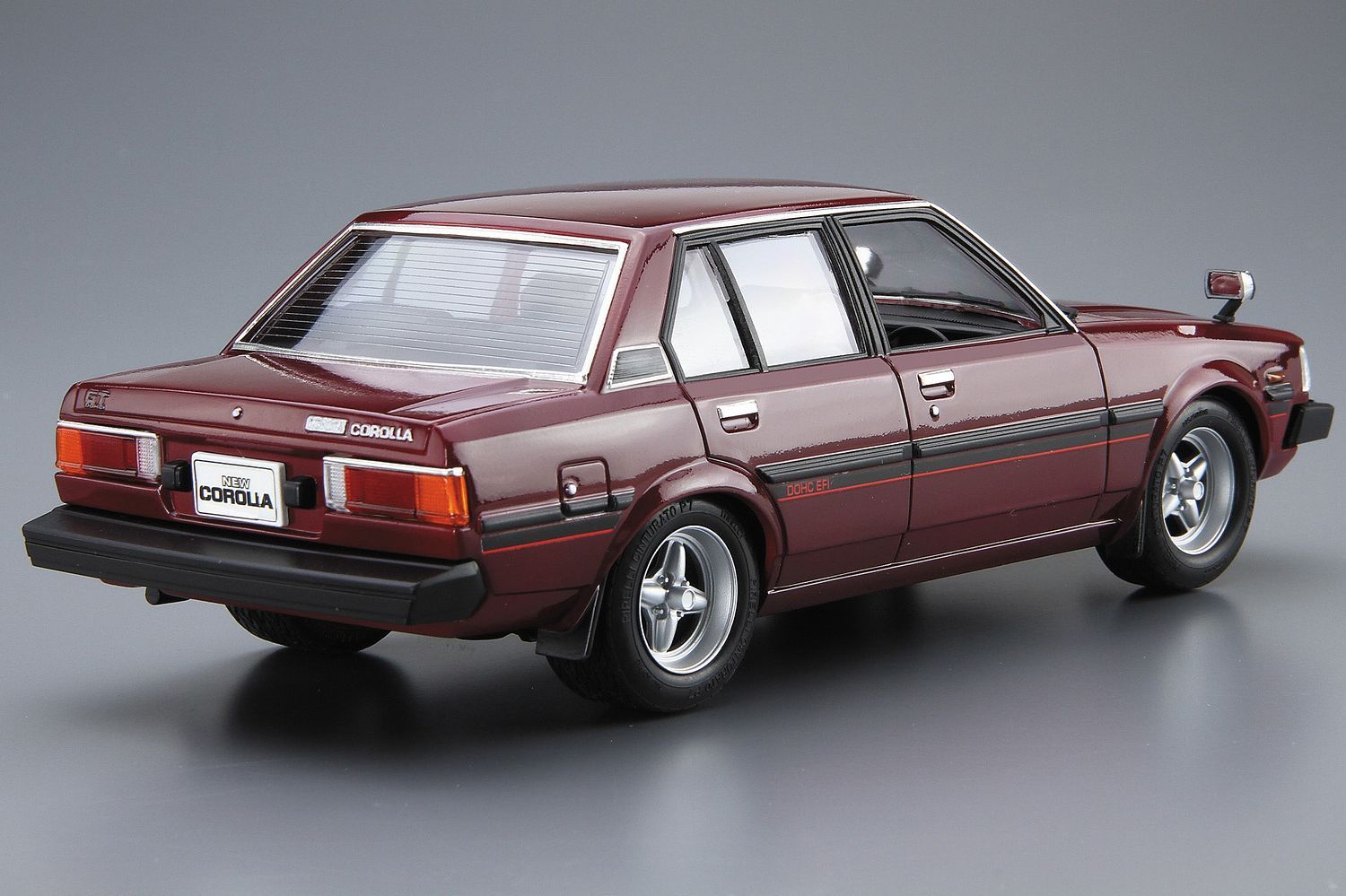 Aoshima 1/24 Toyota E71/E70 Corolla Sedan DX/GT '79 (Aoshima The