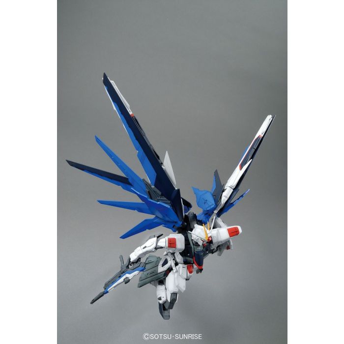 Master Grade (MG) 1/100 ZGMF-X10A Freedom Gundam Ver2.0