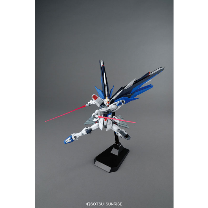 Master Grade (MG) 1/100 ZGMF-X10A Freedom Gundam Ver2.0