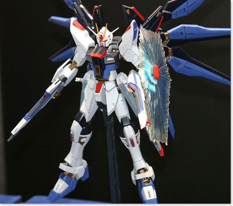 Master Grade (MG) 1/100 MG Strike Freedom Gundam (Full Burst Mode)