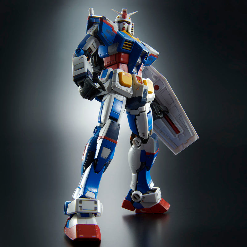 Premium Bandai Real Grade (RG) 1/144 RX-78-2 Gundam Team Bright Custom