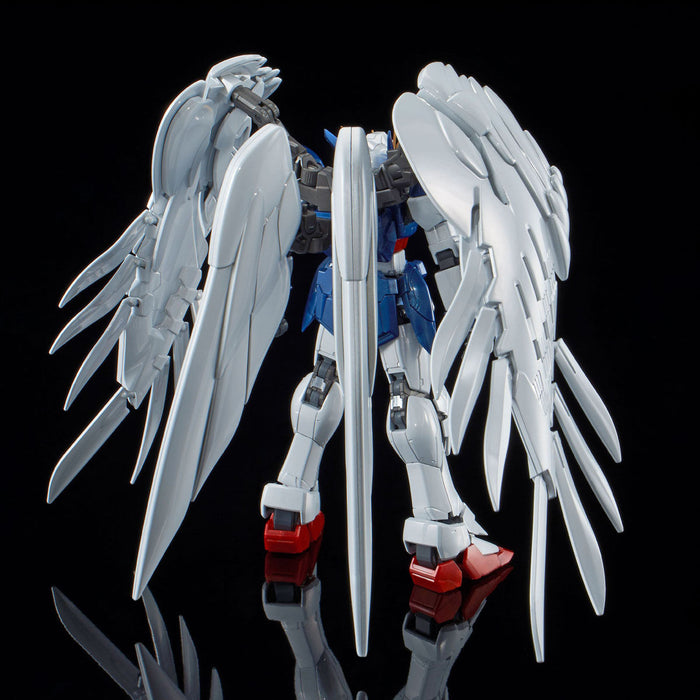 Premium Bandai Real Grade (RG) 1/144 XXXG-00W0 Wing Gundam Zero EW & Drei Zwerg (Titanium Finish)