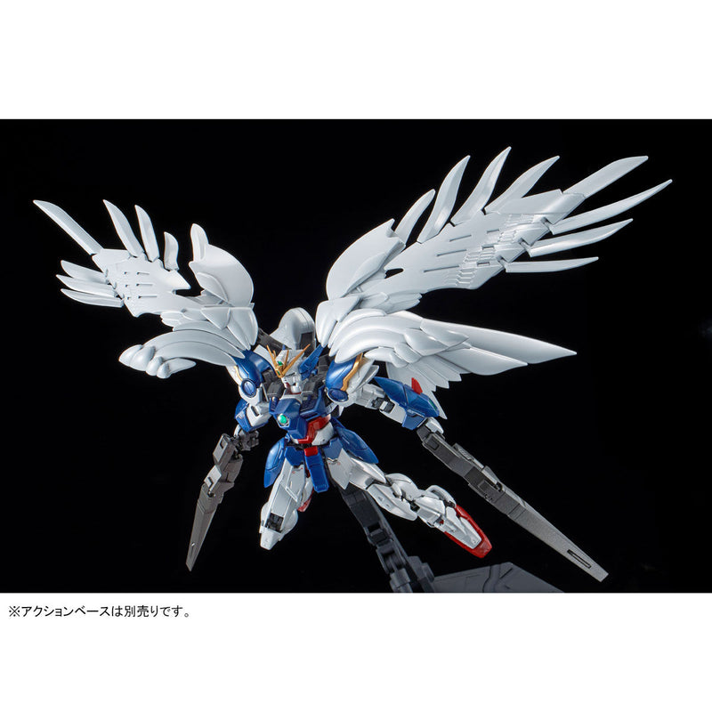 Premium Bandai Real Grade (RG) 1/144 XXXG-00W0 Wing Gundam Zero EW & Drei Zwerg (Titanium Finish)