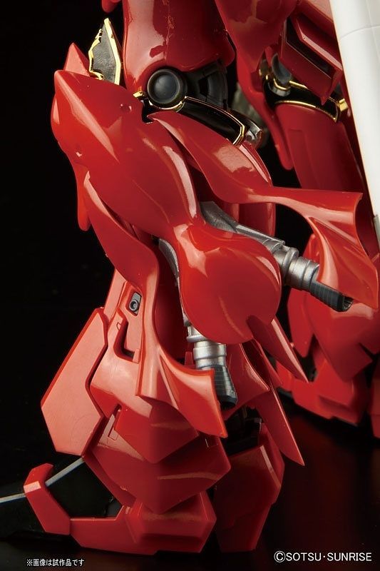 Real Grade (RG) 1/144 MSN-06S Sinanju