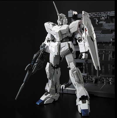 Master Grade 1/100 Unicorn Gundam (TV Color + MS Cage)