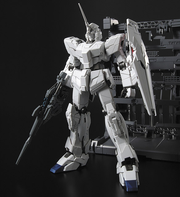 Master Grade 1/100 Unicorn Gundam (TV Color + MS Cage)
