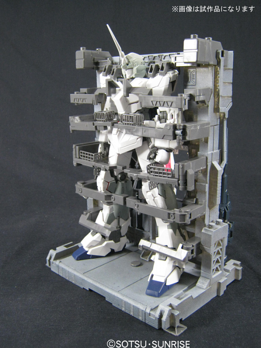 Master Grade 1/100 Unicorn Gundam (TV Color + MS Cage)