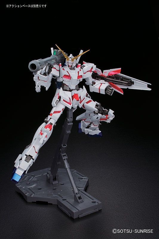 Master Grade (MG) 1/100 RX-0 Unicorn Gundam (Red/Green Twin Frame Edition) Titanium Finish